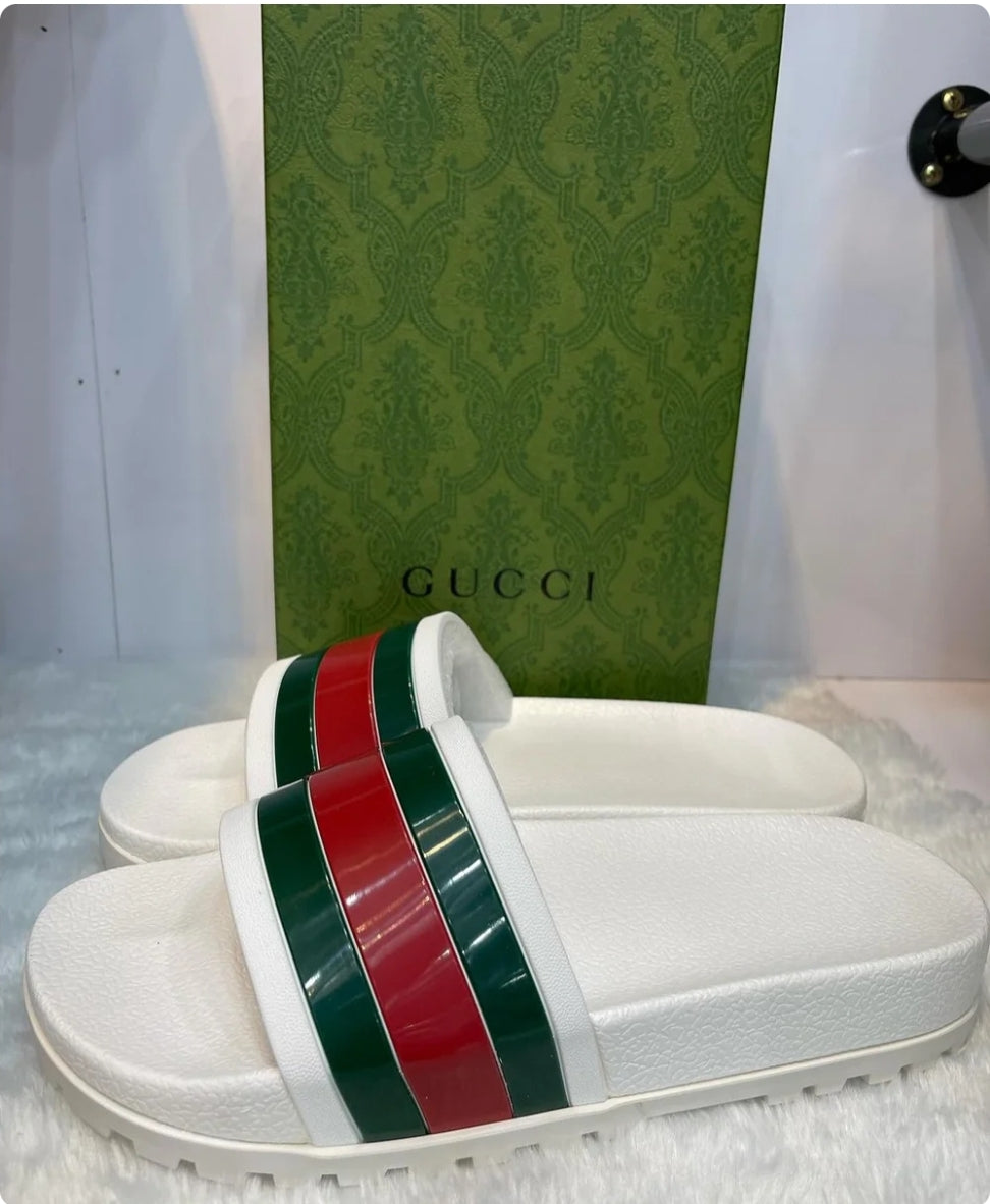chinelo gucci